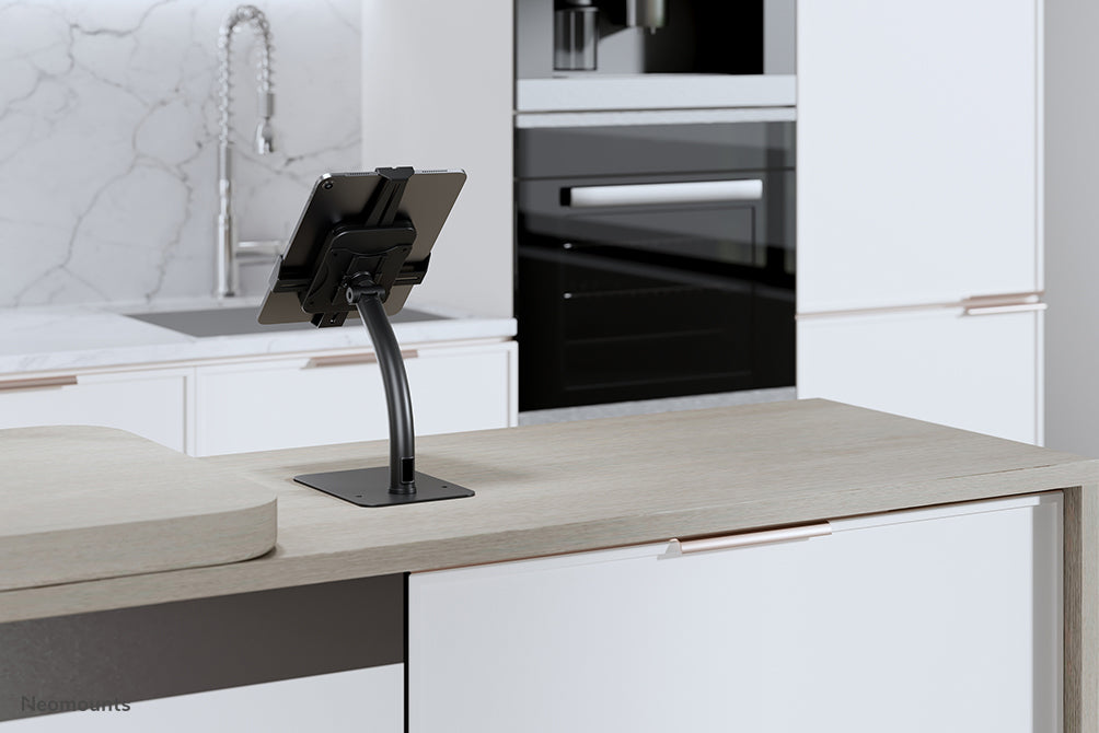 Neomounts DS15-625BL1 kantel- en roteerbare tafelblad tablethouder voor 7,9-11 inch tablets - Zwart