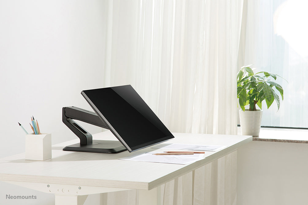 Neomounts FPMA-D885 negro es un soporte de escritorio para pantallas planas hasta 32 pulgadas (81 cm)
