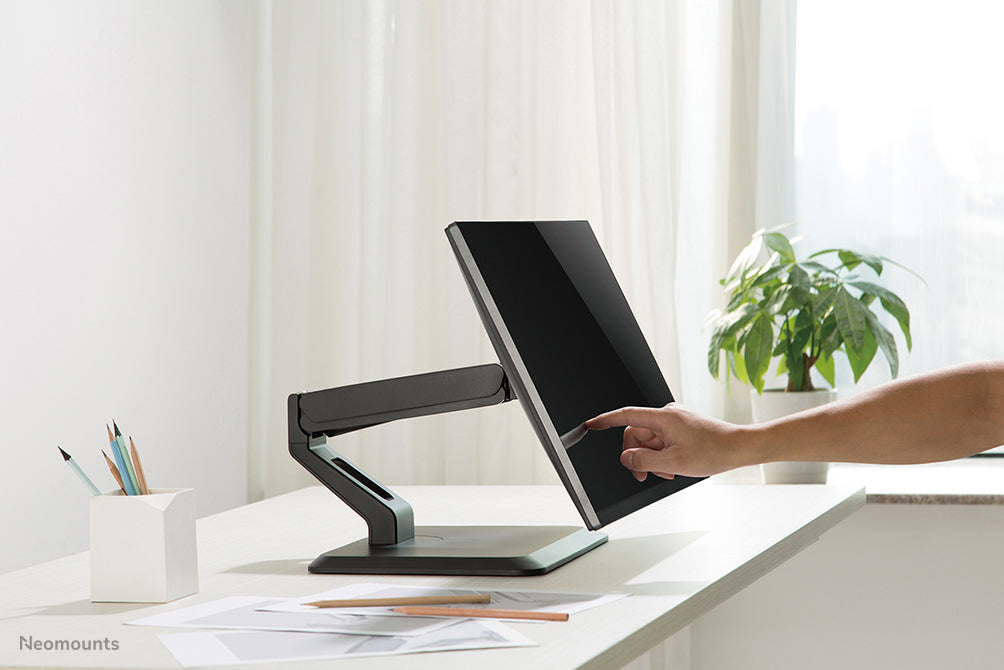 Neomounts FPMA-D885 negro es un soporte de escritorio para pantallas planas hasta 32 pulgadas (81 cm)