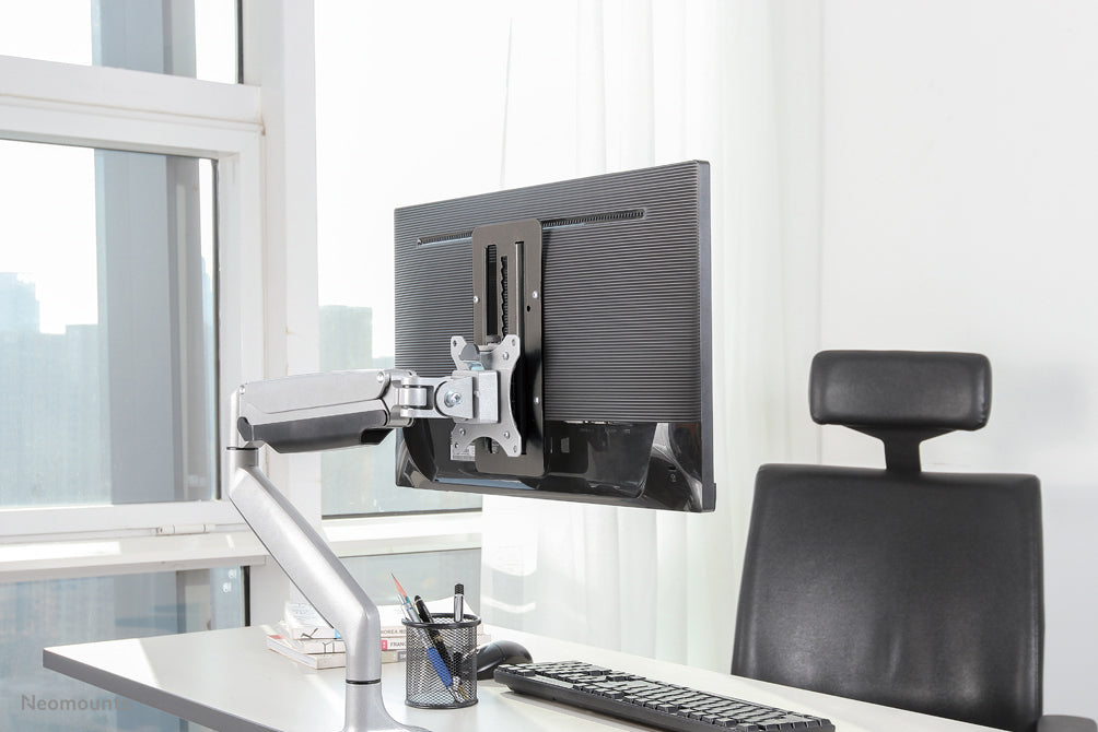 Neomounts FPMA-LIFT100 negro es un adaptador que permite el ajuste escalonado de altura en soportes VESA 75/100.
