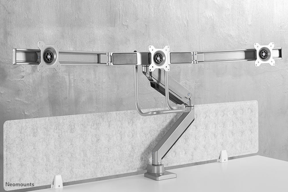 Neomounts NM-D775DX3 plata es un soporte de escritorio con resorte de gas, barra transversal y palanca para pantallas planas de hasta 27 pulgadas (68,6 cm).