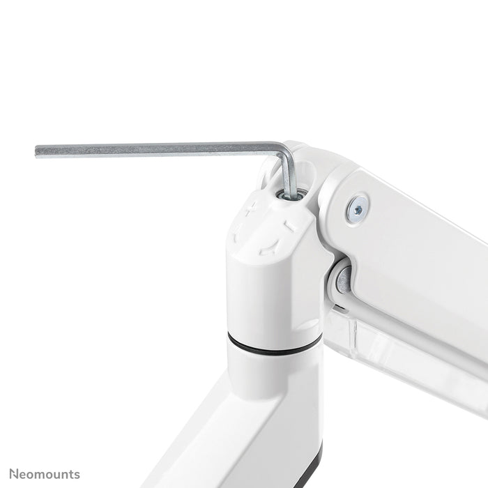 Neomounts NM-D775DX blanco es un soporte de escritorio con resorte de gas, barra transversal y palanca para pantallas planas de hasta 32 pulgadas (81 cm).