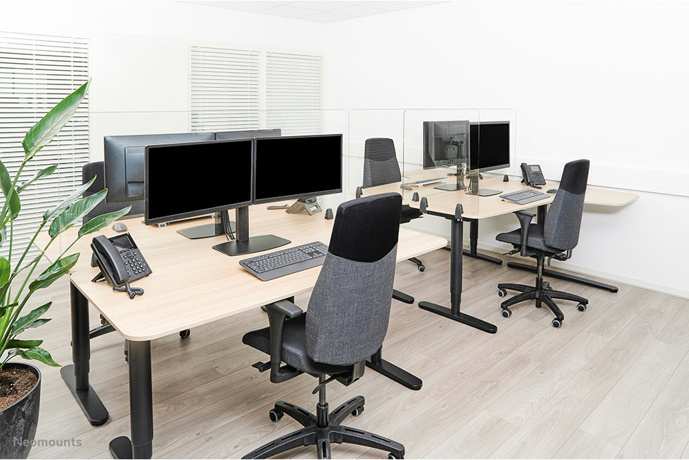 Neomounts NS-GLSPROTECT120 is een duurzaam glazen scherm van 120 cm dat afstandsbescherming biedt op de werkvloer - Gehard, transparant glas, 100% recyclebaar