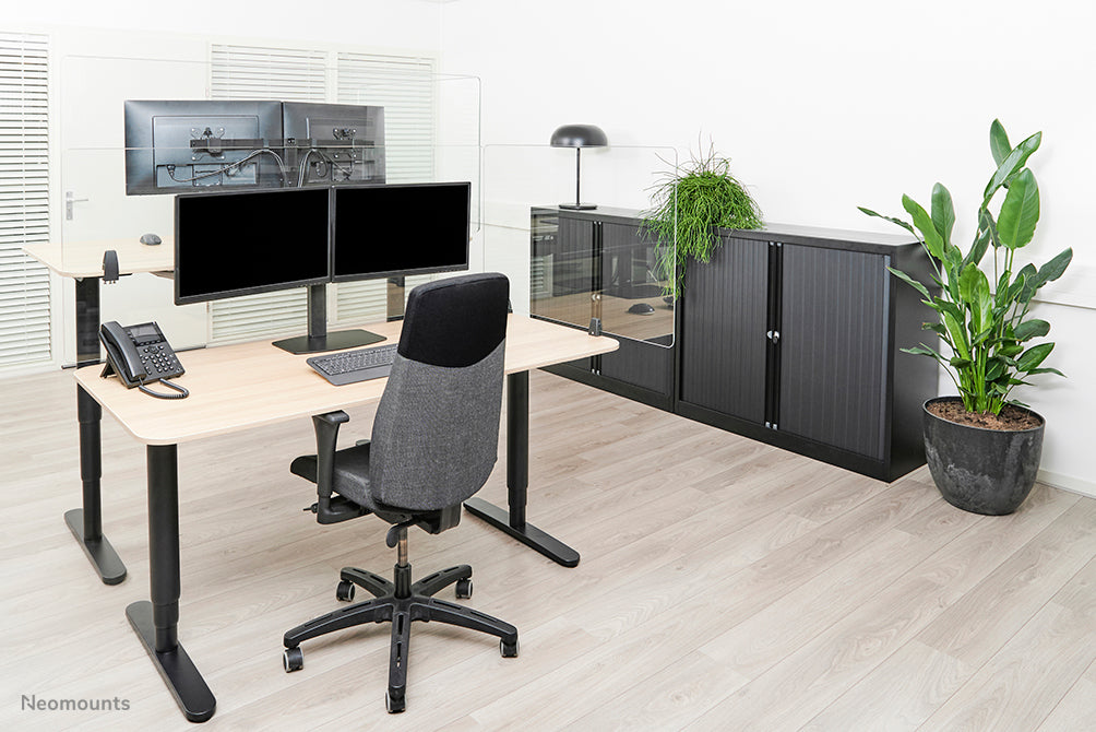 Neomounts NS-GLSPROTECT160 is een duurzaam glazen scherm van 158 cm dat afstandsbescherming biedt op de werkvloer - Gehard, transparant glas, 100% recyclebaar