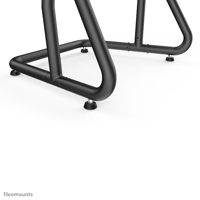 Neomounts NS-M3800 zwart is een verrijdbaar meubel voor flat screens t/m 100 inch (254 cm).