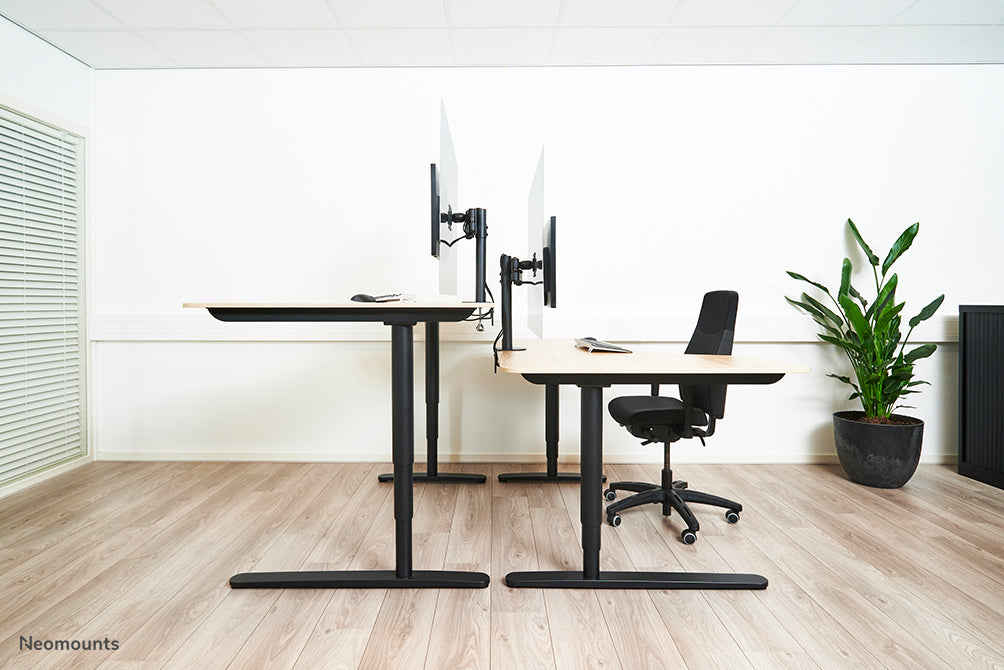 Neomounts NS-PLXPROTECT1 is een transparant scherm t.b.v. 1 flat screen en biedt afstandsbescherming op de werkvloer- Transparant acrylaat, 100% recyclebaar | PLXPROTECT van is geregistreerd als EU-Design patent |