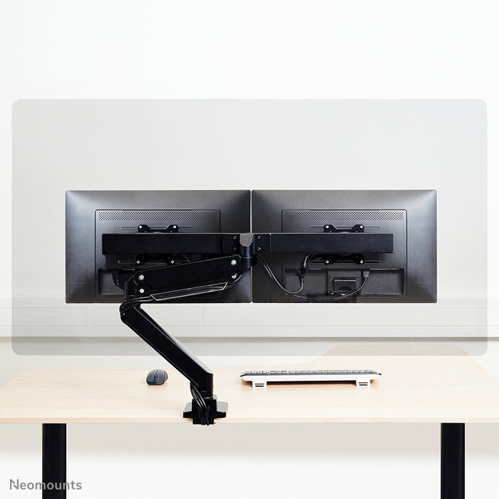 Neomounts NS-PLXPROTECT2 es una pantalla transparente para 2 pantallas planas y ofrece protección contra la distancia en el lugar de trabajo - Acrílico transparente, 100% reciclable | PLXPROTECT está registrado como patente de diseño de la UE |