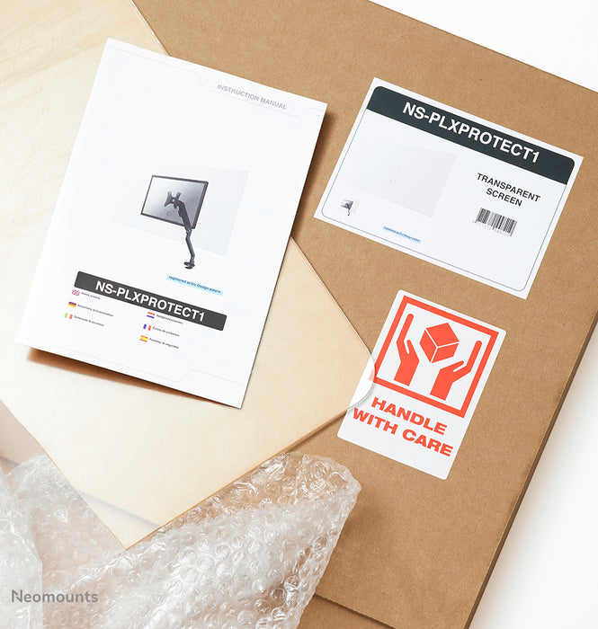 Neomounts NS-PLXPROTECT2 es una pantalla transparente para 2 pantallas planas y ofrece protección contra la distancia en el lugar de trabajo - Acrílico transparente, 100% reciclable | PLXPROTECT está registrado como patente de diseño de la UE |
