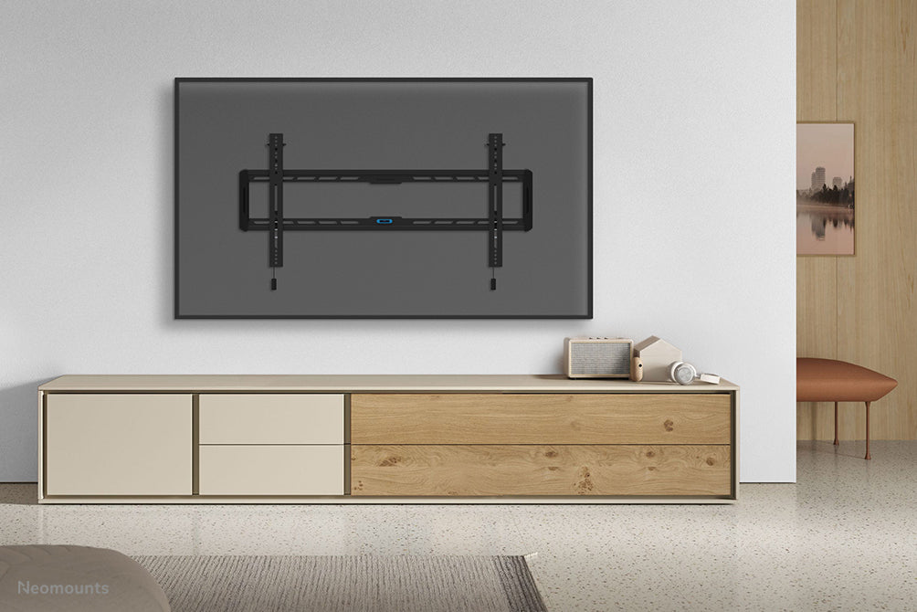 Soporte de pared inclinable Neomounts WL35-550BL18 para pantallas de 43-86 pulgadas - Negro
